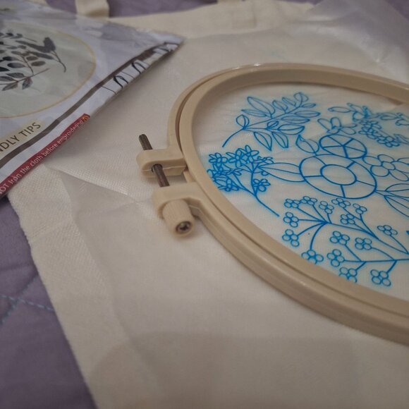 DIY Embroidery Kit With Floral Pattern For Tote Bag Hoop Flowers Canvas Kit Gift - Picture 5 of 5
